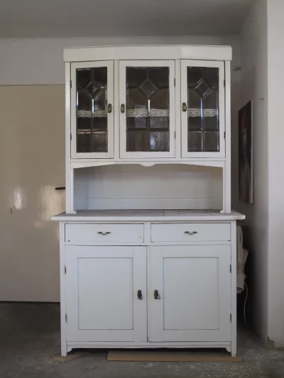 Kredenc renovace